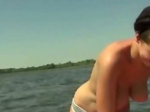 Amateur gal takes off her bikini and fucked by stranger in a boat