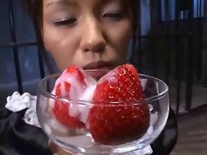 Jap young lady eats cum and strawbarries