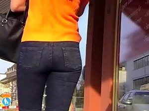 Candid - 19 years old Lassie With Fabulous Butt In Stiff Jeans