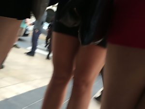 Hidden cam for 3 sexual girls&#039;s legs