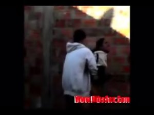 Arabe se fait baiser dehors contre un mur XxWiFe.Com