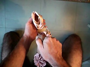 sperme sur sandales rose cable