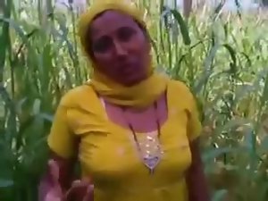 Randy indian Punjabi young woman Screwed In Open Fields In Amritsar