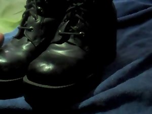 Cum on boots2 (Bootlker)