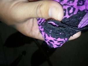 amuse oneself with my wife&#039;s cousin panties