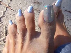 sandy-feet
