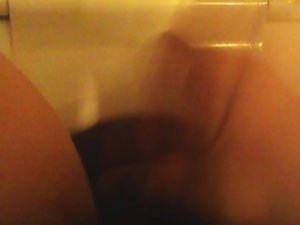 solo male cumming on toilet seat