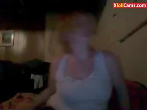 Amature Masturbating On Webcam
