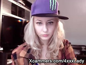 wild urban blondie on webcam chatting