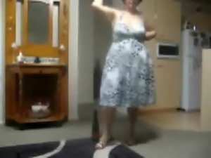 Sensual amateur granny playing with bottle