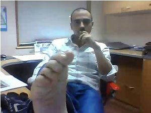 Straight chaps feet on webcam #413
