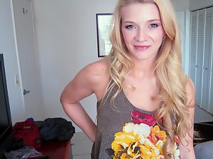 Honey wants to become a porn star and she needs her dude's help